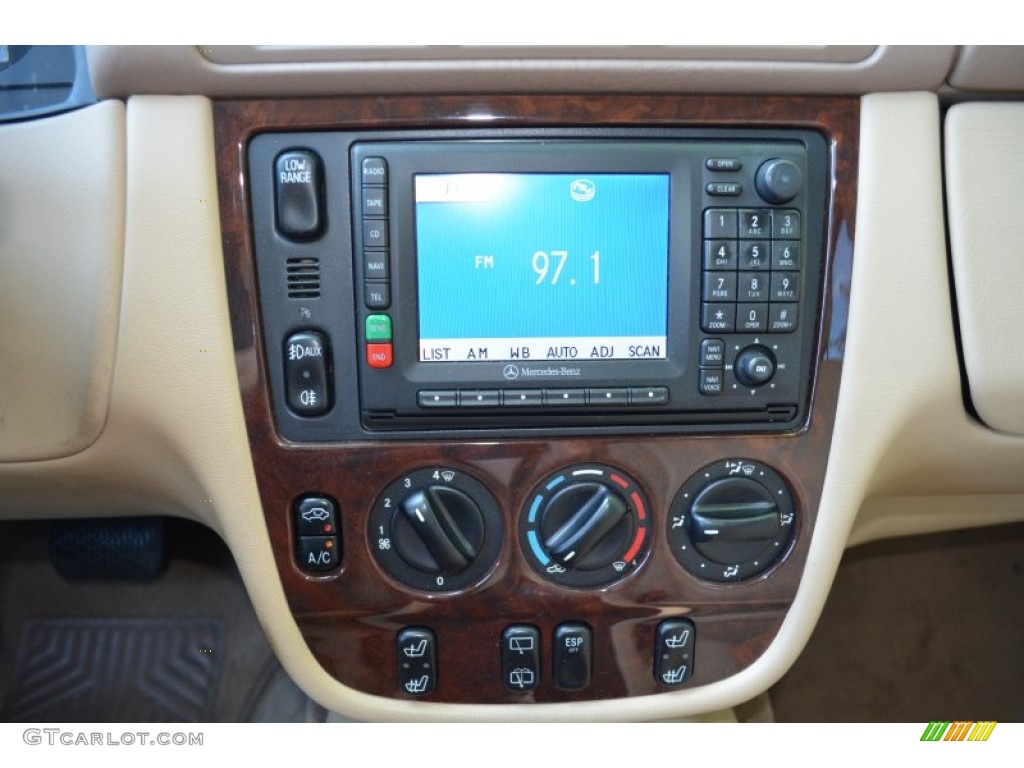 2000 Mercedes-Benz ML 320 4Matic Audio System Photos