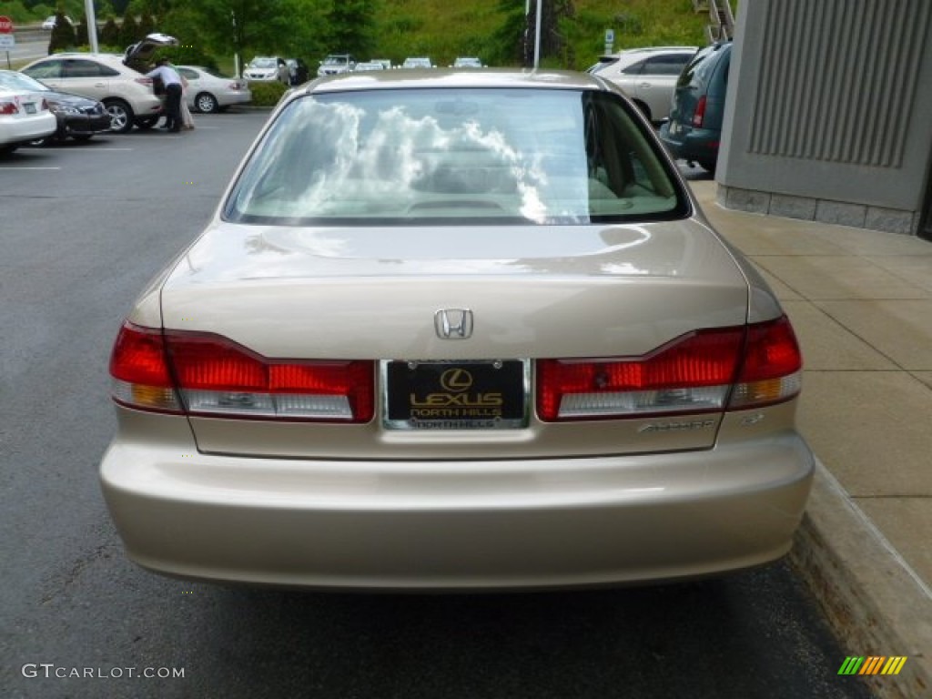 2002 Accord LX Sedan - Naples Gold Metallic / Ivory photo #4