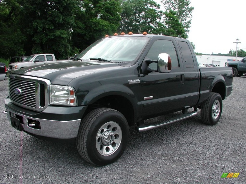 2006 F350 Super Duty XLT SuperCab 4x4 - Dark Green Satin Metallic / Medium Flint photo #3