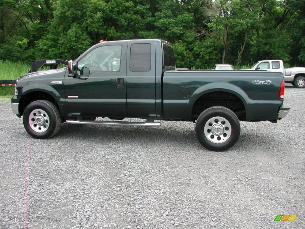 2006 F350 Super Duty XLT SuperCab 4x4 - Dark Green Satin Metallic / Medium Flint photo #7