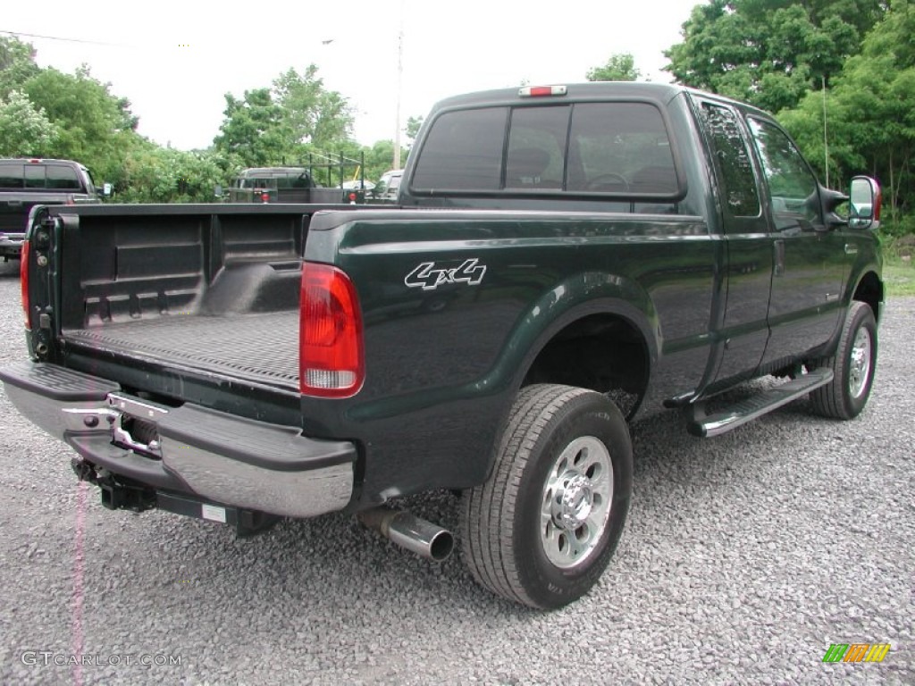 2006 F350 Super Duty XLT SuperCab 4x4 - Dark Green Satin Metallic / Medium Flint photo #11