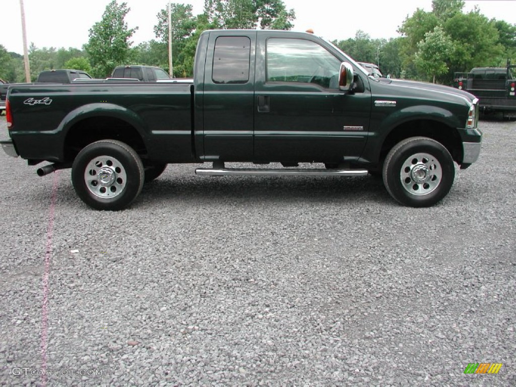 2006 F350 Super Duty XLT SuperCab 4x4 - Dark Green Satin Metallic / Medium Flint photo #14