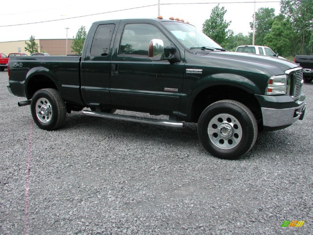 2006 F350 Super Duty XLT SuperCab 4x4 - Dark Green Satin Metallic / Medium Flint photo #15