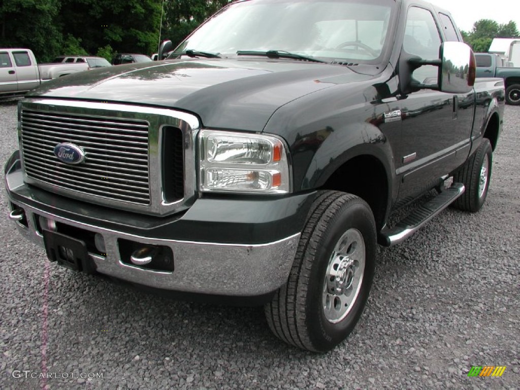 2006 F350 Super Duty XLT SuperCab 4x4 - Dark Green Satin Metallic / Medium Flint photo #18