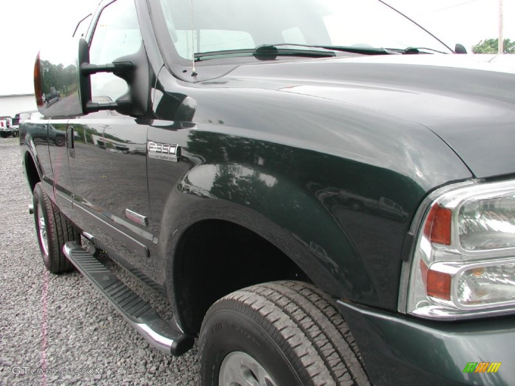 2006 F350 Super Duty XLT SuperCab 4x4 - Dark Green Satin Metallic / Medium Flint photo #20