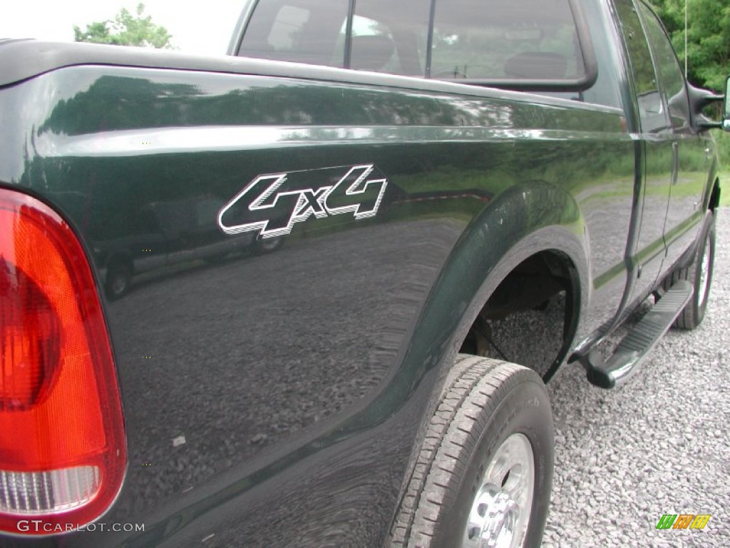 2006 F350 Super Duty XLT SuperCab 4x4 - Dark Green Satin Metallic / Medium Flint photo #21