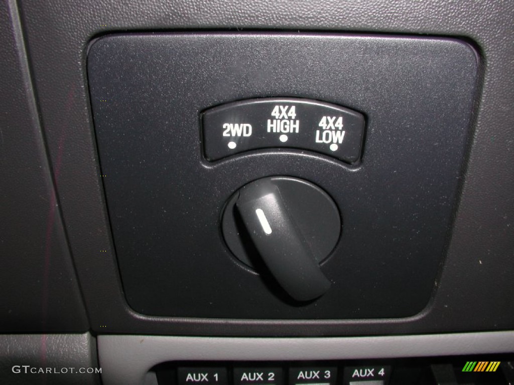 2006 F350 Super Duty XLT SuperCab 4x4 - Dark Green Satin Metallic / Medium Flint photo #38