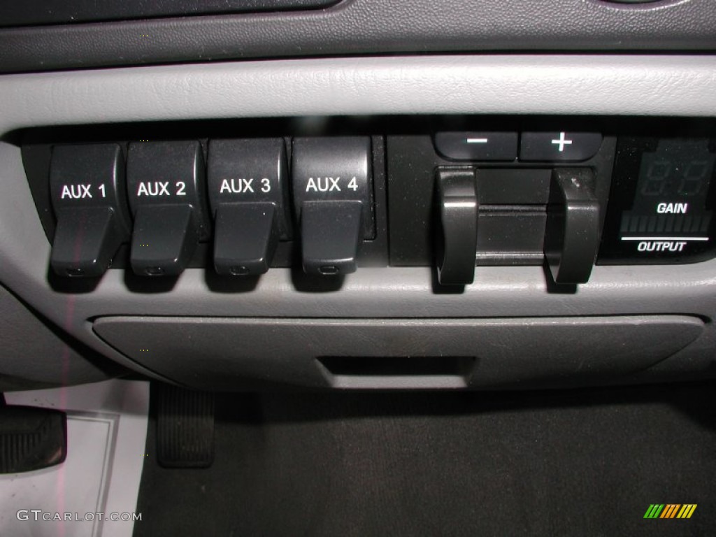 2006 F350 Super Duty XLT SuperCab 4x4 - Dark Green Satin Metallic / Medium Flint photo #39
