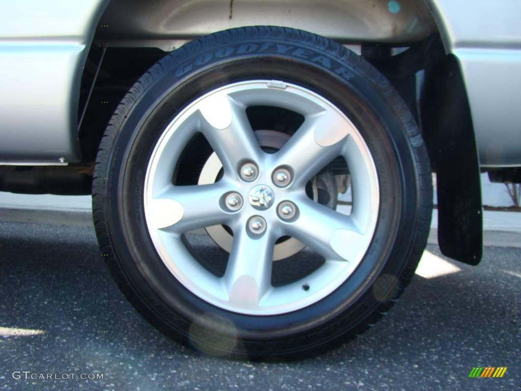 2007 Ram 1500 ST Quad Cab 4x4 - Bright Silver Metallic / Medium Slate Gray photo #6