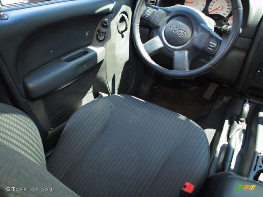 2004 Liberty Sport 4x4 - Black Clearcoat / Dark Slate Gray photo #10