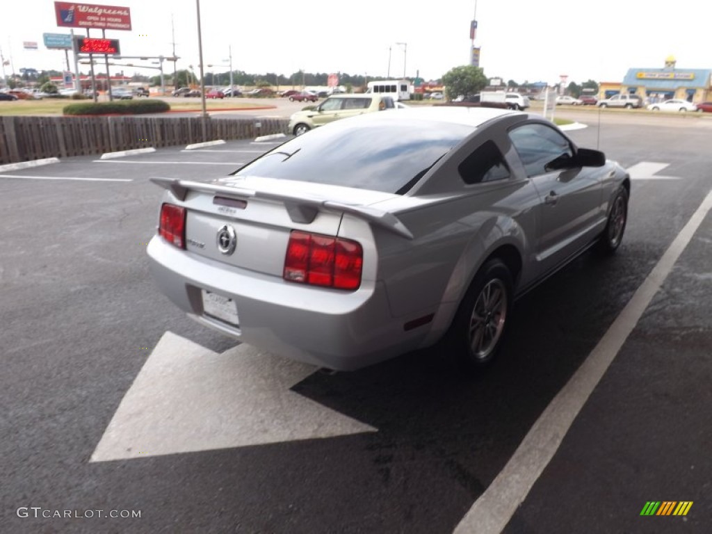 2005 Mustang V6 Deluxe Coupe - Satin Silver Metallic / Dark Charcoal photo #5