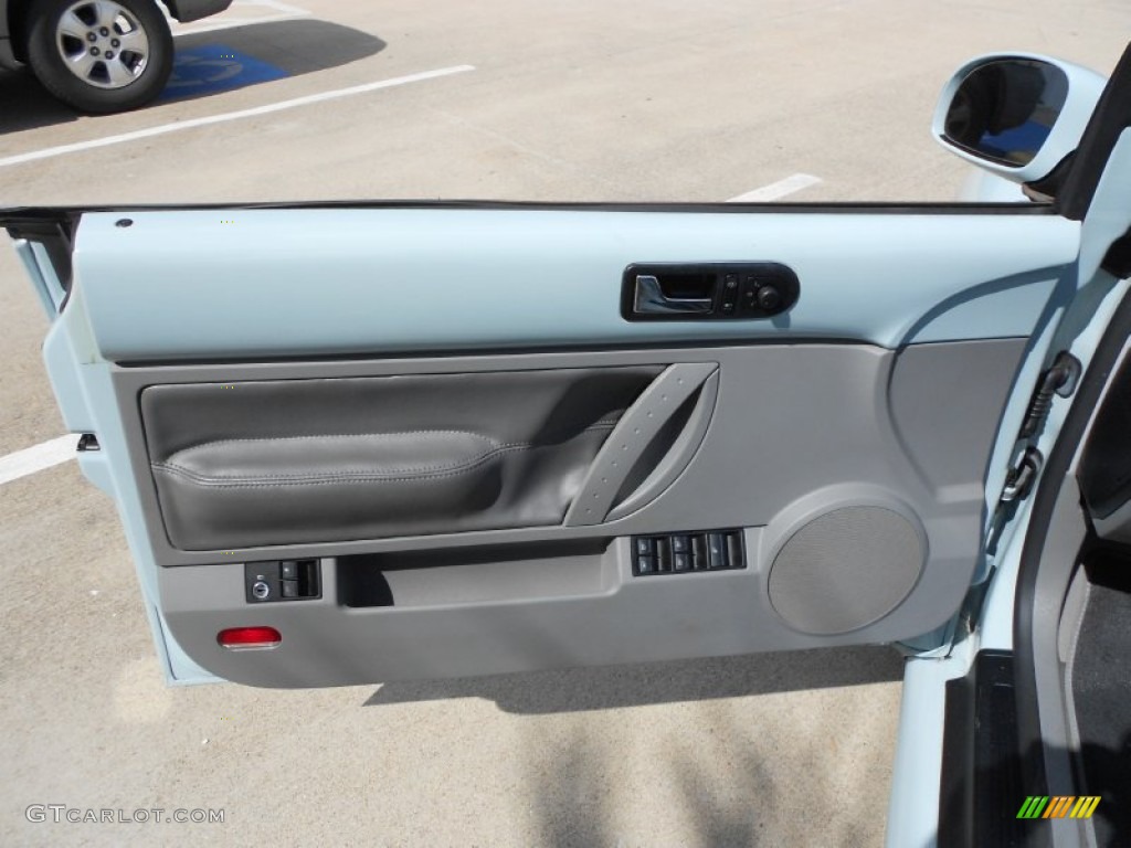 2005 Volkswagen New Beetle GL Convertible Grey Door Panel Photo #66796999