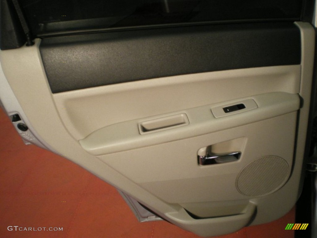 2008 Grand Cherokee Limited 4x4 - Bright Silver Metallic / Dark Slate Gray/Light Graystone photo #10