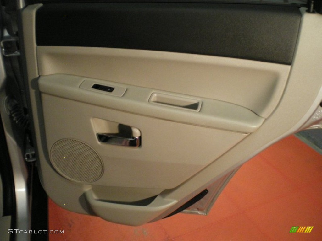 2008 Grand Cherokee Limited 4x4 - Bright Silver Metallic / Dark Slate Gray/Light Graystone photo #25