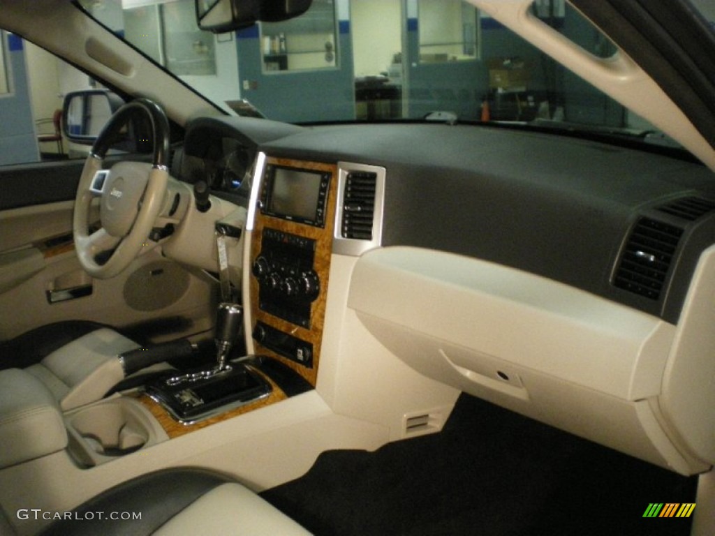 2008 Grand Cherokee Limited 4x4 - Bright Silver Metallic / Dark Slate Gray/Light Graystone photo #28
