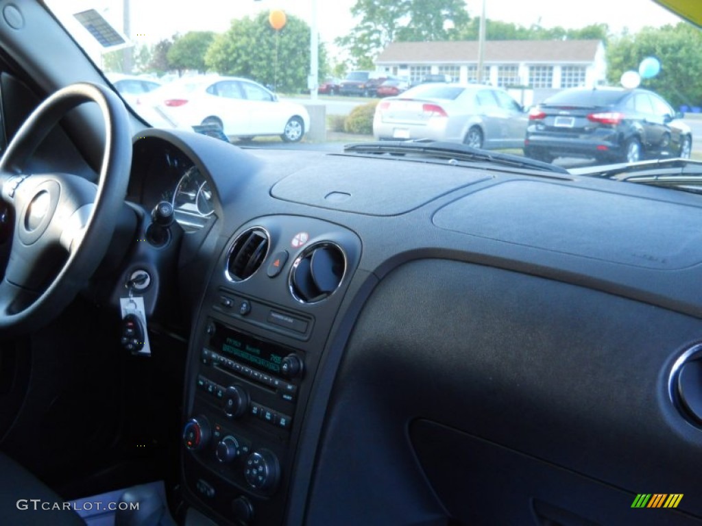 2011 HHR LT - Cyber Gray Metallic / Gray photo #17