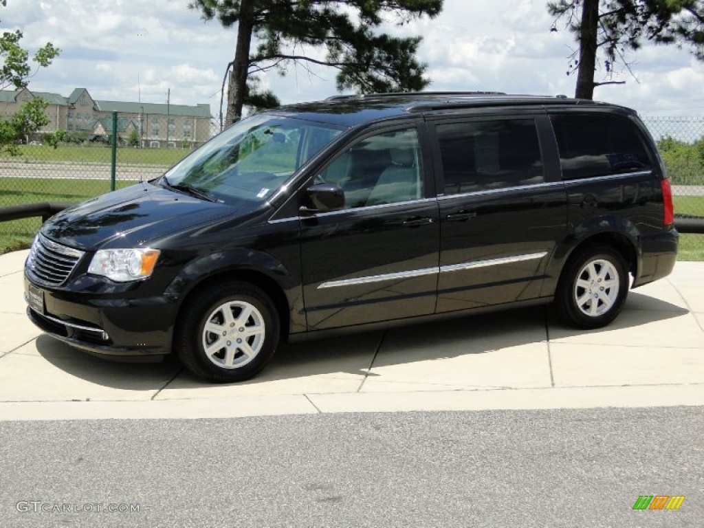2011 Town & Country Touring - L - Brilliant Black Crystal Pearl / Black/Light Graystone photo #9