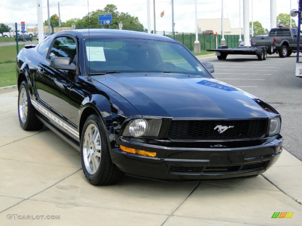 2007 Mustang V6 Deluxe Coupe - Black / Dark Charcoal photo #2