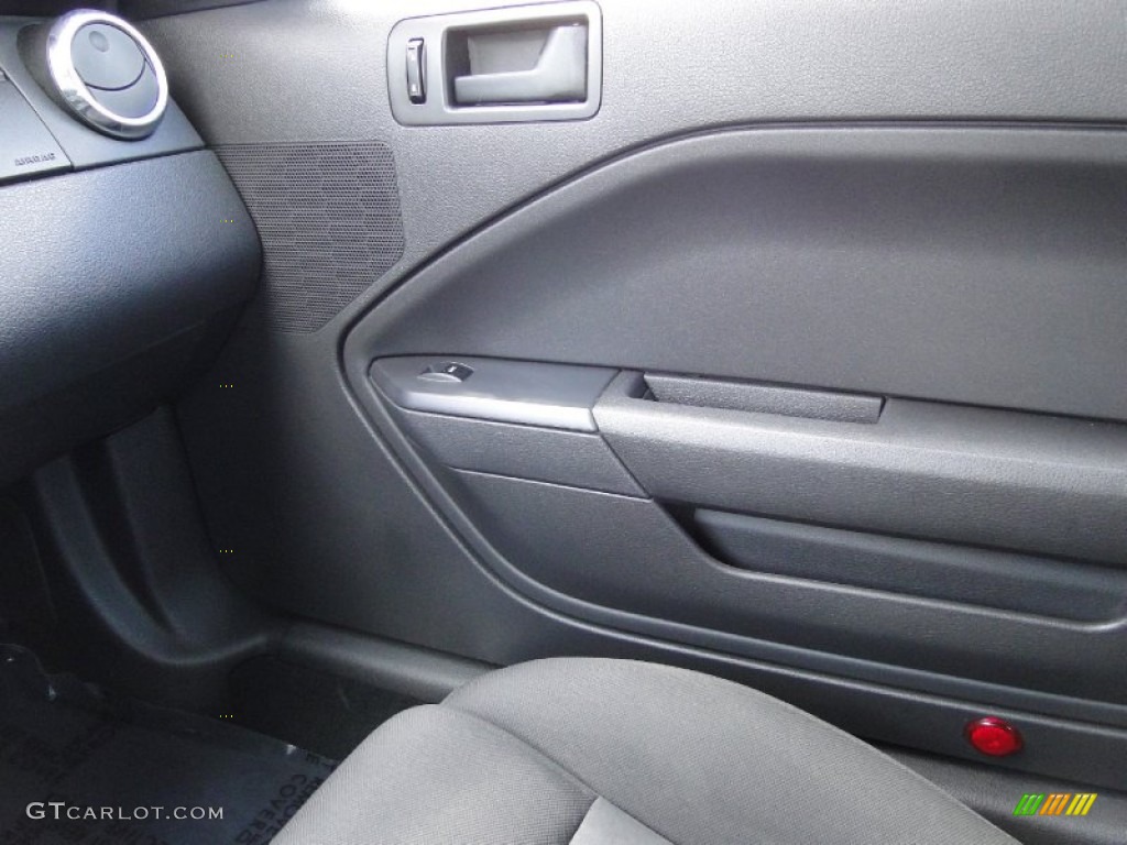 2007 Mustang V6 Deluxe Coupe - Black / Dark Charcoal photo #20