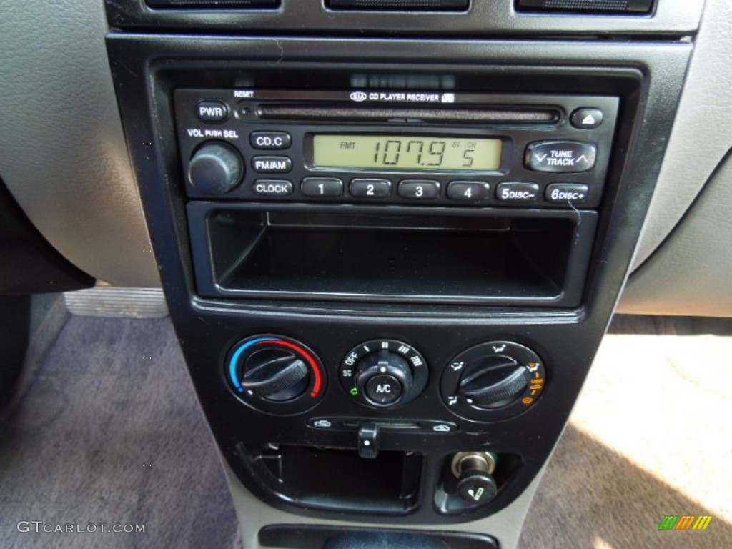 2002 Rio Sedan - Polar White / Gray photo #12