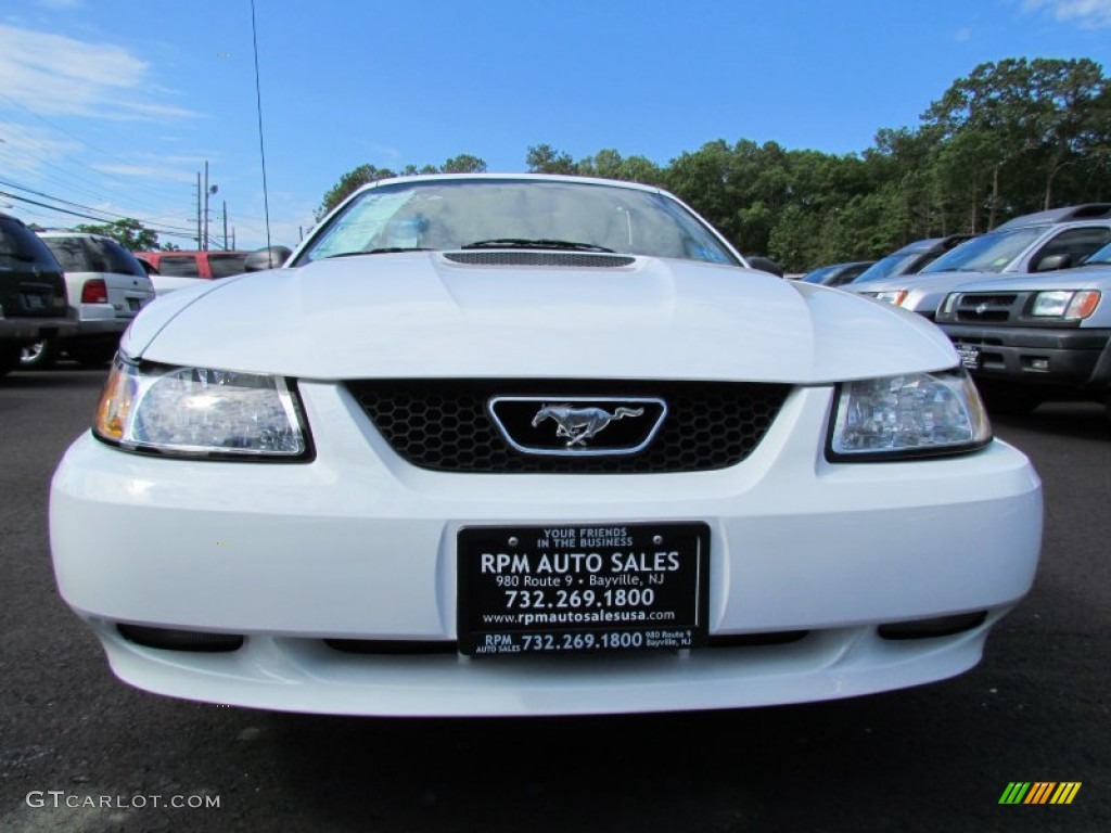 2000 Mustang GT Convertible - Crystal White / Medium Parchment photo #2