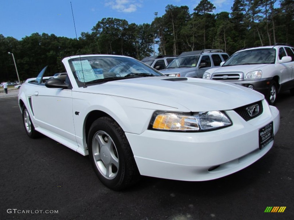 2000 Mustang GT Convertible - Crystal White / Medium Parchment photo #3