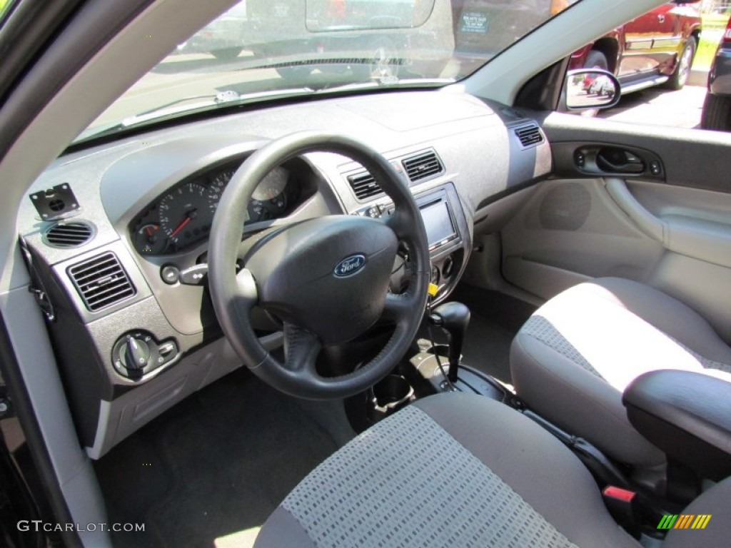 Charcoal/Light Flint Interior 2007 Ford Focus ZX4 SE Sedan Photo #66823592