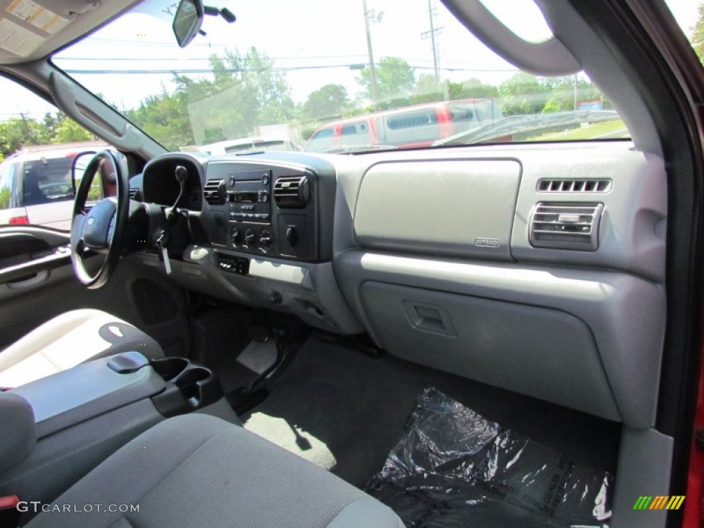 2006 F250 Super Duty XLT Crew Cab 4x4 - Red Clearcoat / Medium Flint photo #27