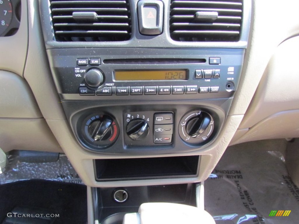 2005 Nissan Sentra 1.8 S Controls Photos