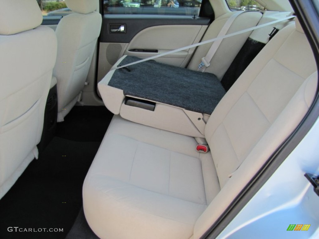 2009 Ford Taurus SEL AWD Rear Seat Photo #66828572