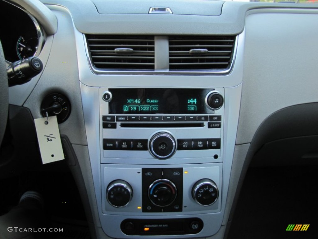2008 Chevrolet Malibu LS Sedan Controls Photo #66829352