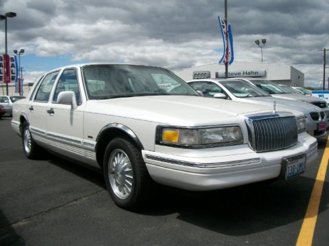 1996 Lincoln Town Car Signature Data, Info and Specs