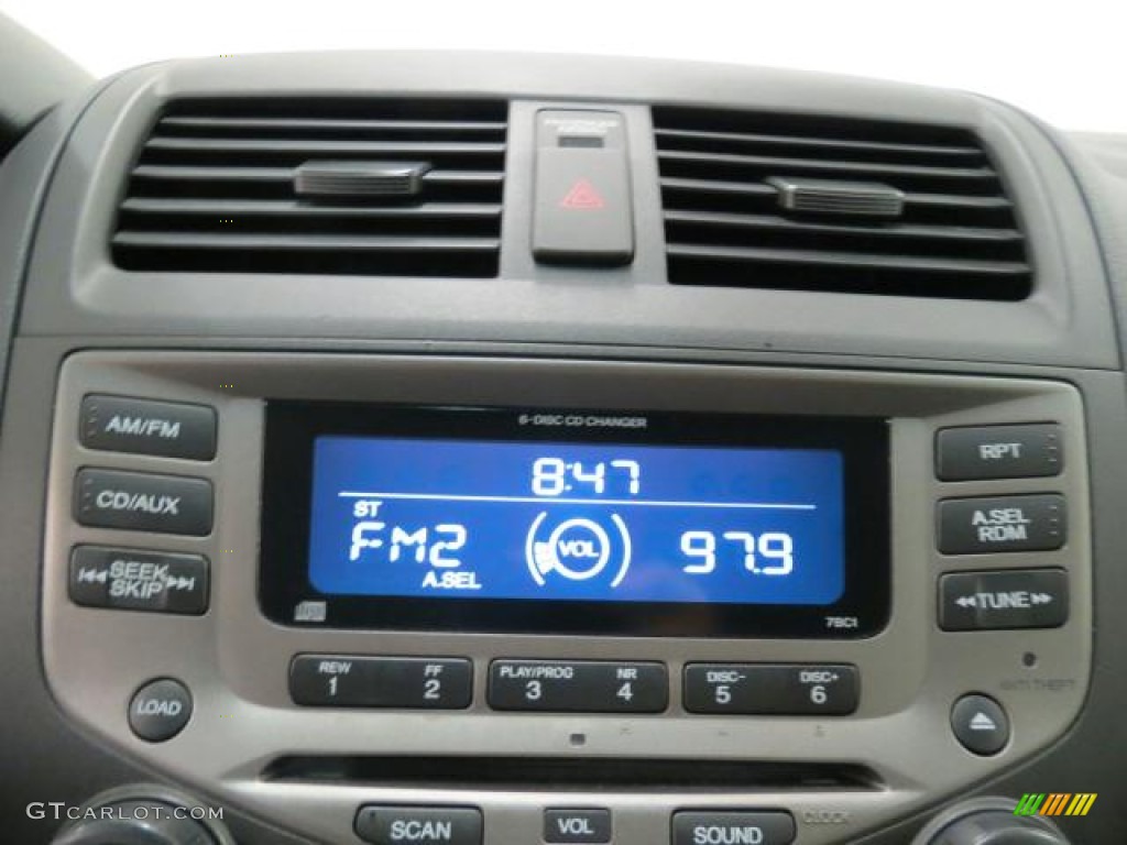 2006 Honda Accord SE Sedan Audio System Photo #66832934