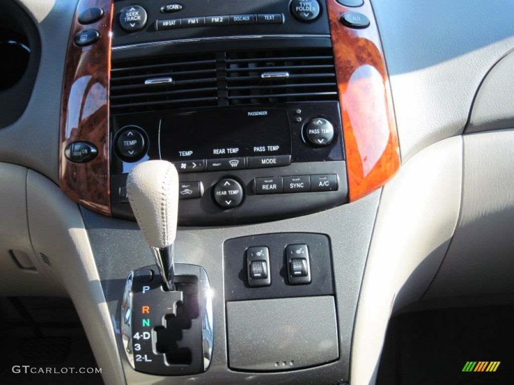 2007 Toyota Sienna XLE AWD Controls Photos