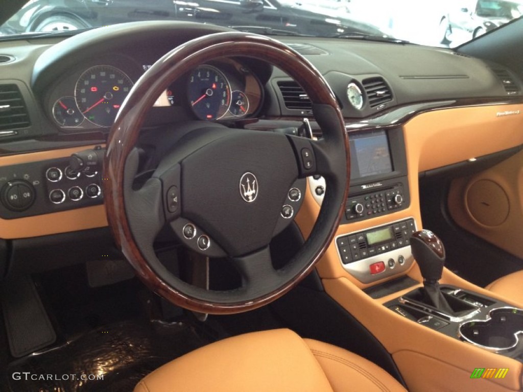 2012 GranTurismo Convertible GranCabrio - Nero Carbonio (Black Metallic) / Pearl Beige photo #23