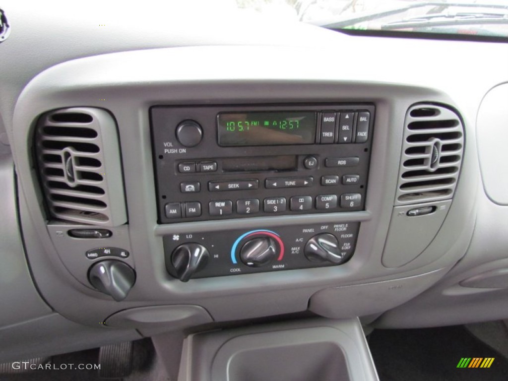 2001 Ford Expedition XLT 4x4 Controls Photo #66834787