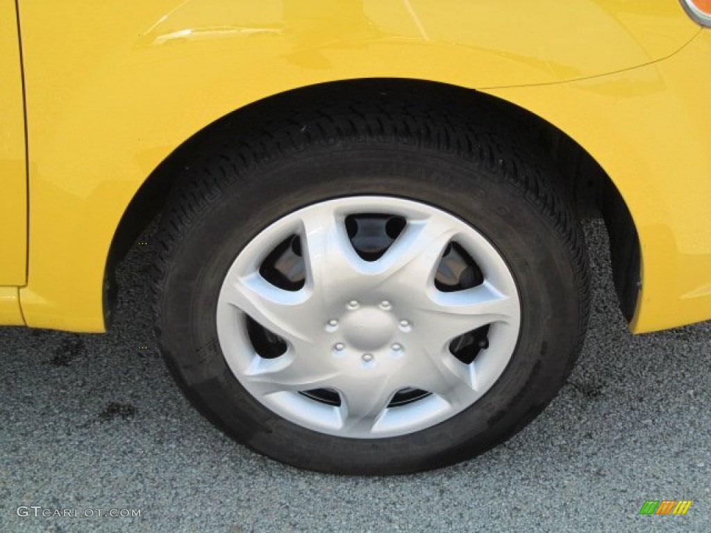 2010 Aveo LT Sedan - Summer Yellow / Charcoal photo #3