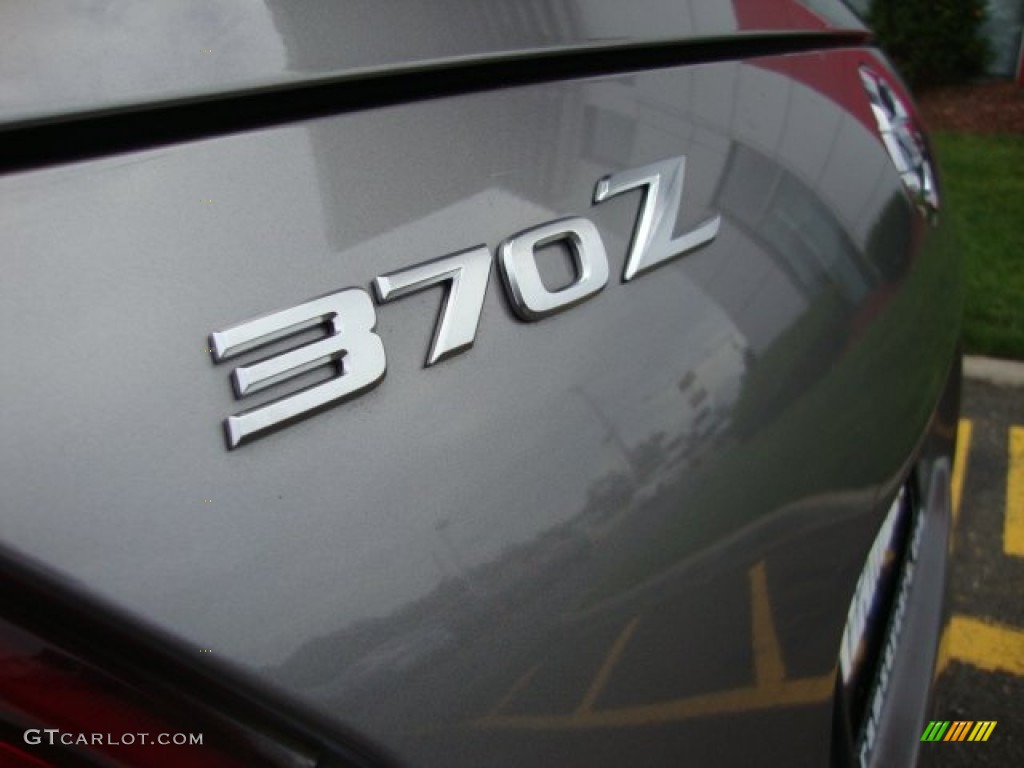 2009 Nissan 370Z Sport Coupe Marks and Logos Photos