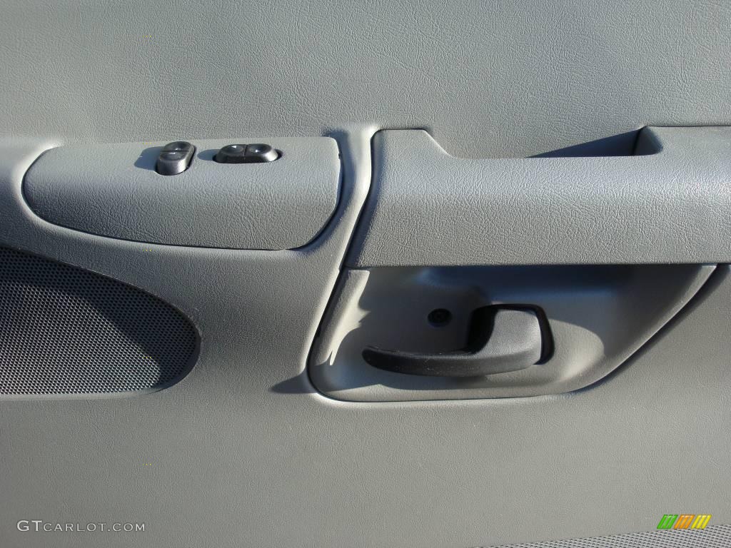 2008 E Series Van E350 Super Duty XLT 15 Passenger - Silver Metallic / Medium Flint photo #22