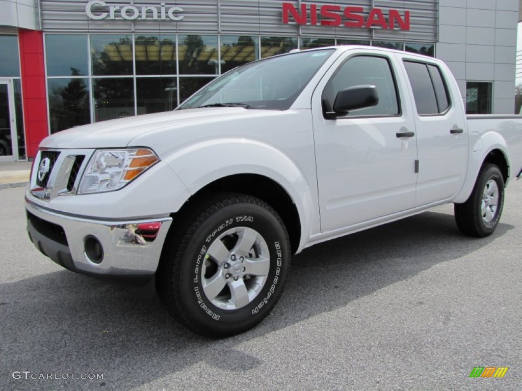 Avalanche White Nissan Frontier