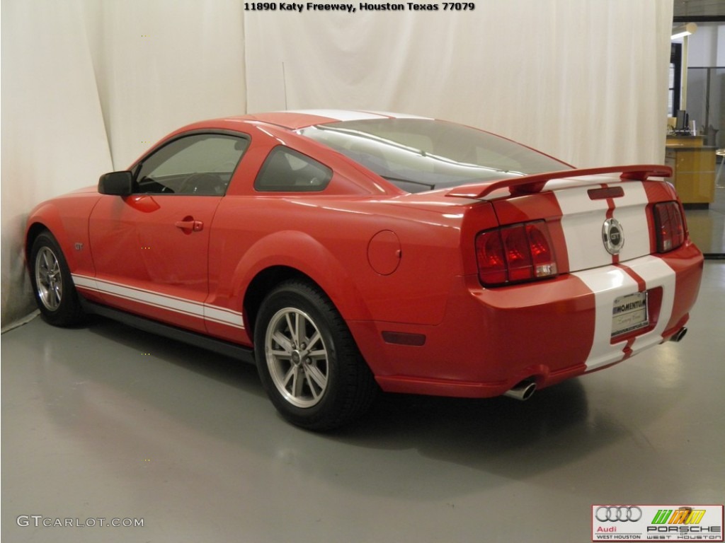 2005 Mustang V6 Deluxe Coupe - Torch Red / Dark Charcoal photo #18