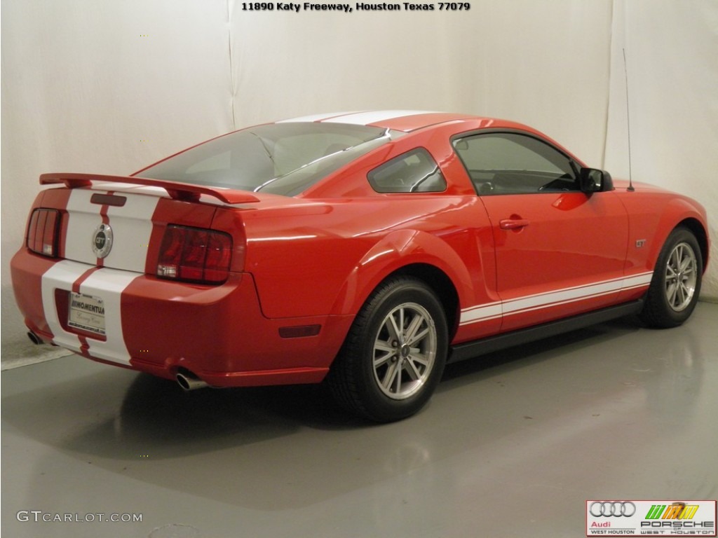 2005 Mustang V6 Deluxe Coupe - Torch Red / Dark Charcoal photo #19