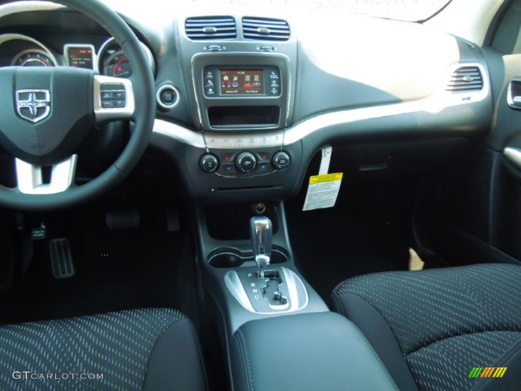 2012 Journey SE - Brilliant Black Crystal Pearl / Black photo #19