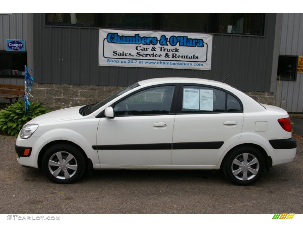 2007 Rio LX Sedan - White / Gray photo #2