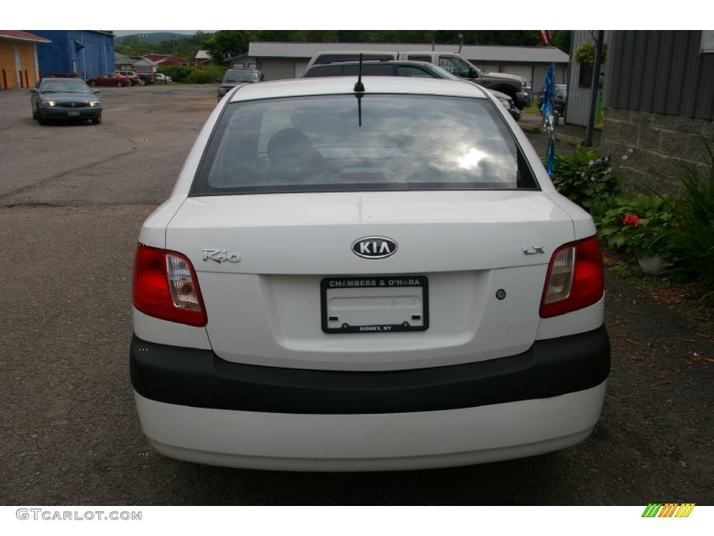 2007 Rio LX Sedan - White / Gray photo #9