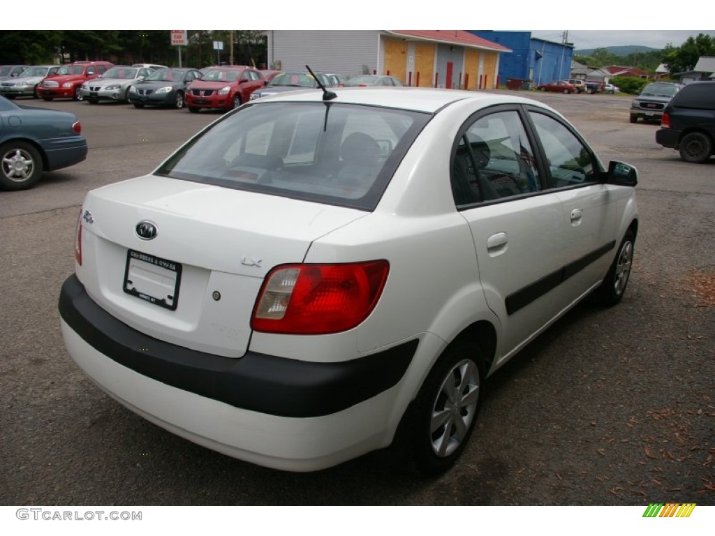 2007 Rio LX Sedan - White / Gray photo #11