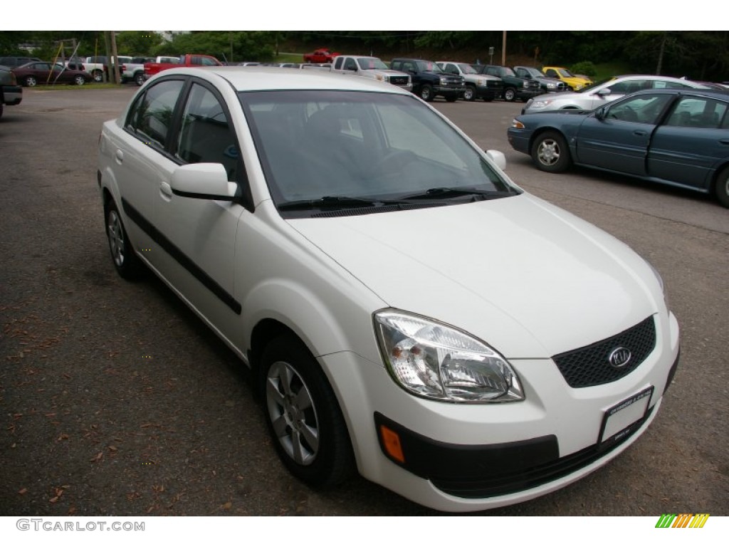 2007 Rio LX Sedan - White / Gray photo #12