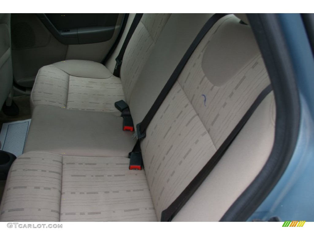 2009 Focus SE Sedan - Light Ice Blue Metallic / Medium Stone photo #4