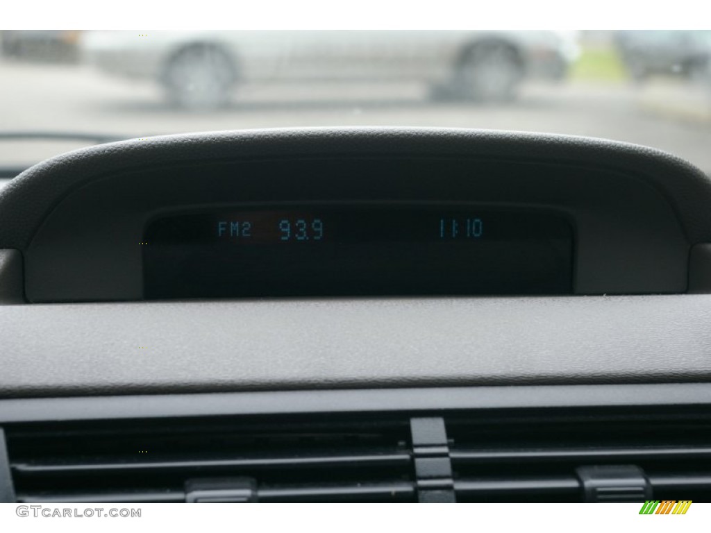 2009 Focus SE Sedan - Light Ice Blue Metallic / Medium Stone photo #5