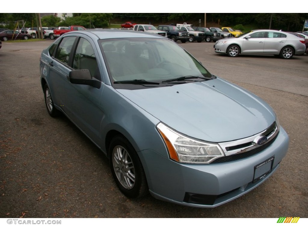 2009 Focus SE Sedan - Light Ice Blue Metallic / Medium Stone photo #16